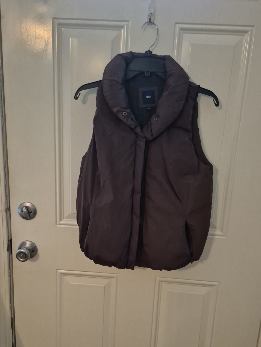 GAP Women's Dark Brown Puffer Vest